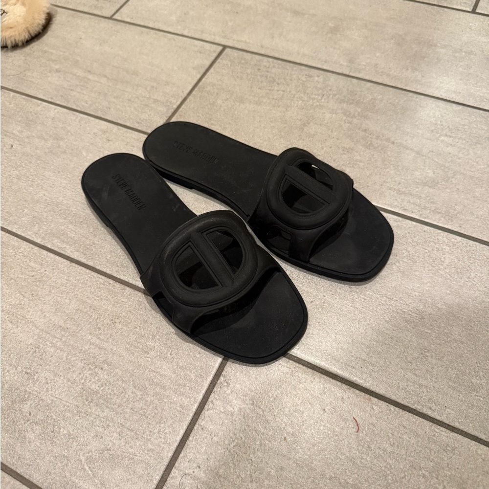 Steve Madden rubber slides